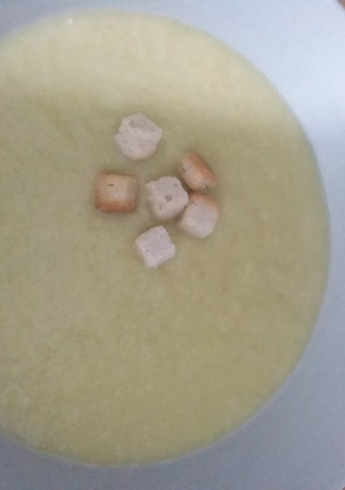Una foto de 🥣Crema de puerros y pera🍐