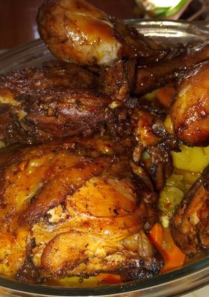 Una foto de Pollo al Horno con Vino Tinto