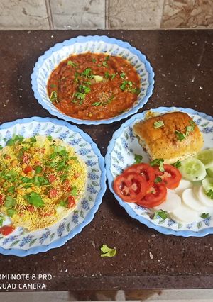પાવભાજી (Pav Bhaji Recipe In Gujarati) રેસીપી મુખ્ય ફોટો