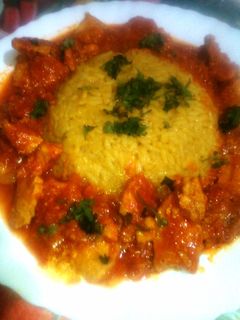 صورة لوصفة ارز لحراير متبل بالدجاج وصلصة الطماطم 👍😋
