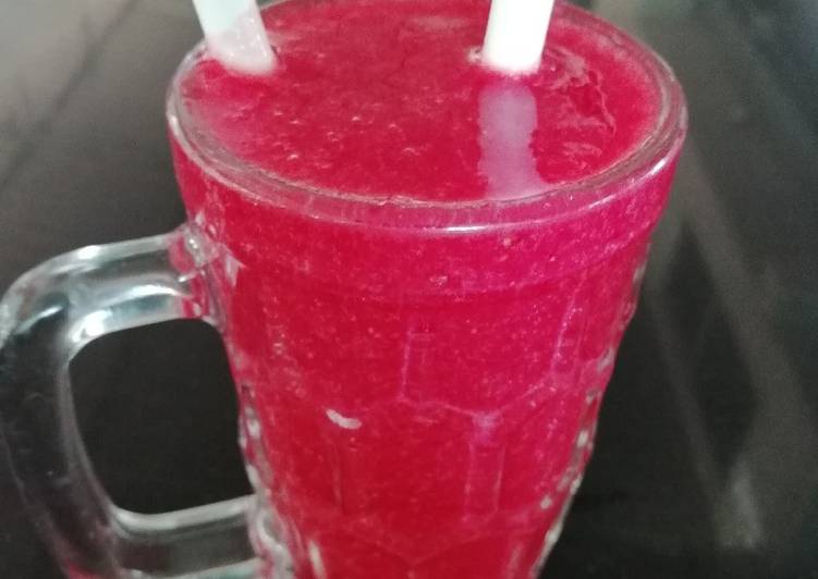 Strawberry juice mocktail