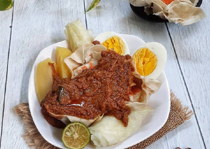 Cara Gampang Menyiapkan Siomay Ayam bumbu kacang yang Bisa Manjain Lidah