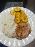 Lomo pimienta, arroz y maduro