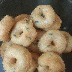 A picture of Medu vada.