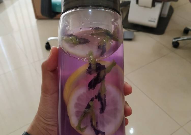 Infused water lemon + bunga Telang(butterfly pea)