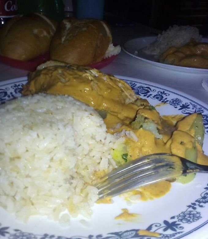 Una foto de Pollo con papas en crema de chipotle 😋