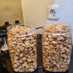 A picture of Kacang Bawang renyah dan gurih.