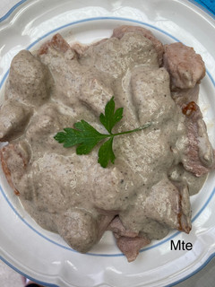Una foto de Solomillo de cerdo con crema de champiñón