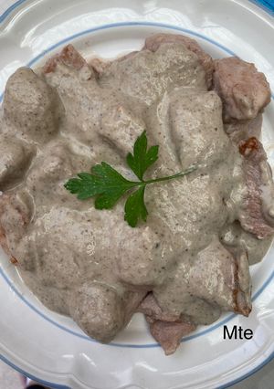 Una foto de Solomillo de cerdo con crema de champiñón