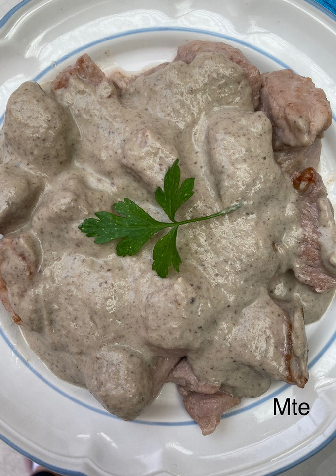 Una foto de Solomillo de cerdo con crema de champiñón