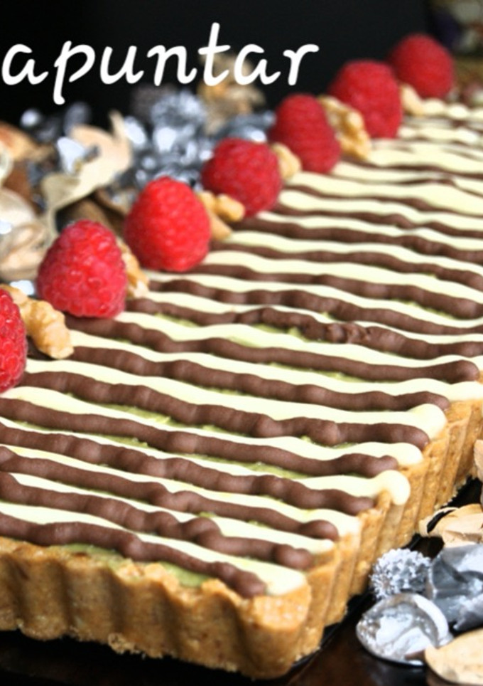 Una foto de Tarta de Lima y Matcha sin azúcar 🍈🍵🥜🍯🍪🥥