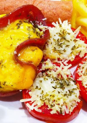 Foto resep Baked Cheesy Tomatoes with Baked Eggs Smoked Beef Cup