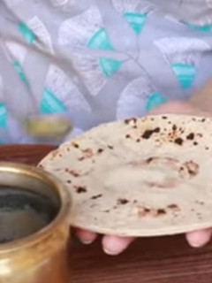 રોટી (Roti Recipe In Gujarati) રેસીપી મુખ્ય ફોટો