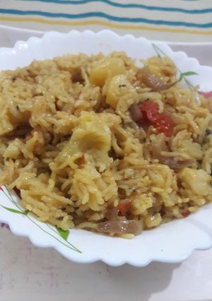 A picture of Aloo Gobhi pulao.