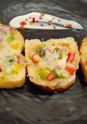 ગાર્લિક બ્રેડ(garlic bread recipe in Gujarati) રેસીપી મુખ્ય ફોટો