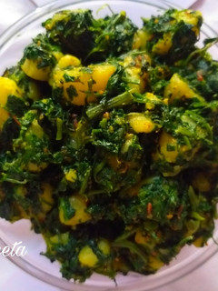 बथुआ आलू की सब्जी (bathua aloo ki sabzi recipe in Hindi) रेसिपी मुख्य फोटो