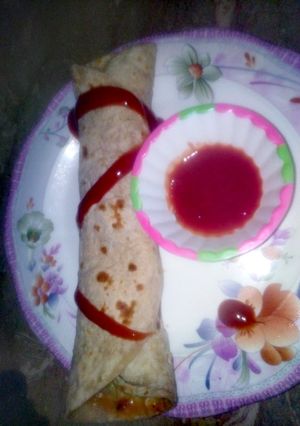 A picture of Cheesy vegetable roti roll.
