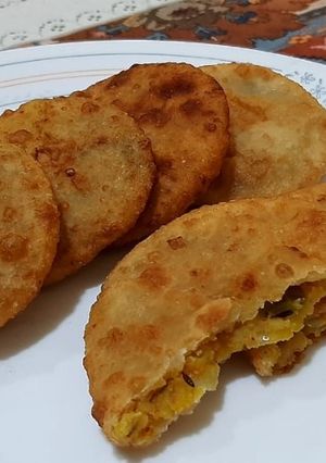 बटाटा कचोरी (batata kachori recipe in marathi) रेसिपी चे मुख्य फोटो