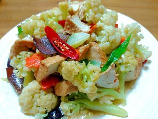 花椰炒油豆腐