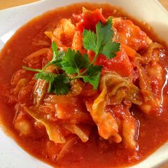 A picture of Chicken Cooked in Tomato.