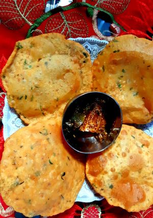 बेसन की पूरी (Besan ki puri recipe in hindi) रेसिपी मुख्य फोटो