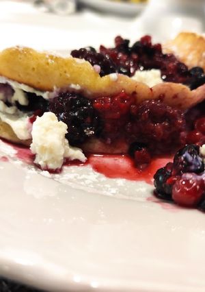 Foto di Crepes con ricotta e frutti di bosco