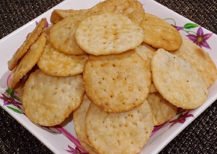 Maida suji Papdi for chaat