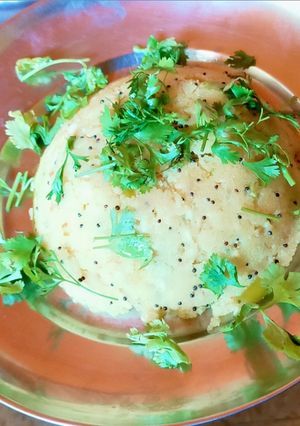 ઉપમા (Upma recipe in Gujarati) રેસીપી મુખ્ય ફોટો