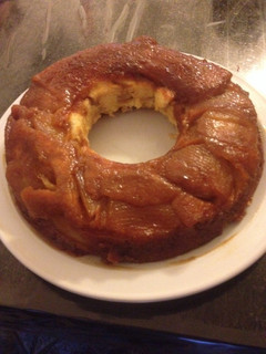 Una foto de Torta de manzana invertida