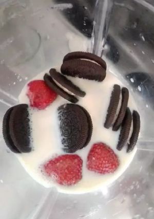 Una foto de Licuado de fruta y oreo