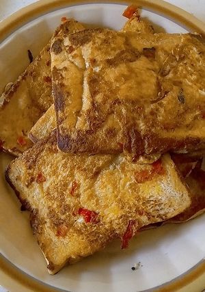 A picture of French toast.