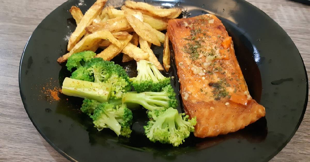 Resep Salmon Steak With Lemon Butter Sauce Oleh Dinda Ayu Cookpad