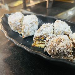 A picture of Dates pie.