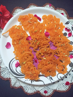 A picture of Instant Kesar Jalebi.