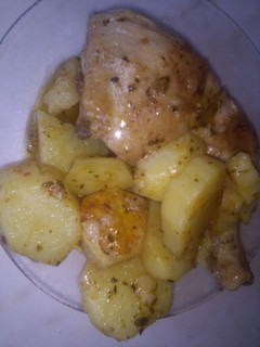Una foto de Pollo con papas a la olla