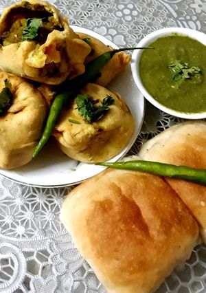 A picture of Batata Vada.
