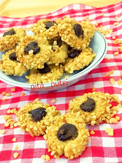 Foto resep Peanut Choco Filling Thumbprint Cookies