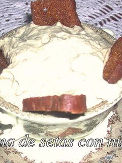 Una foto de Crema de setas con nueces