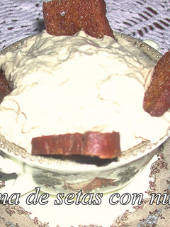 Una foto de Crema de setas con nueces