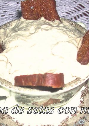 Una foto de Crema de setas con nueces