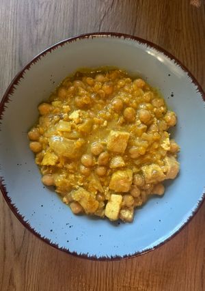 Vöröslencsés csicseriborsós curry recept fotója