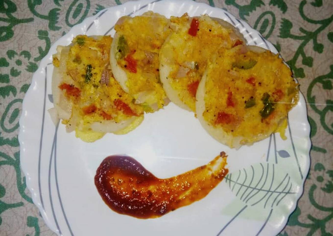 Mixed Mini Uttapam with tangy tamarind sauce