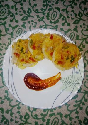 A picture of Mixed Mini Uttapam with tangy tamarind sauce.