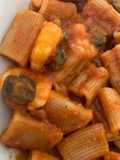 Pasta integrale al sugo con gamberi e capperi