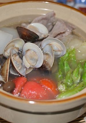 蛤蠣蔬菜鍋 的食譜成品照片