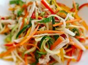 A picture of nộm gà dưa leo