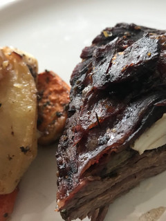 Una foto de Carne mechada al horno más verduras