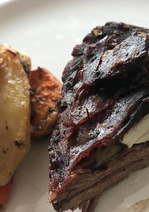 Una foto de Carne mechada al horno más verduras