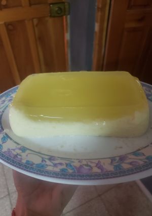 Una foto de Geloflan de manzana