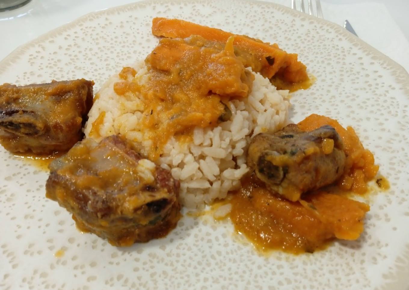 Costilla adobada con salsa